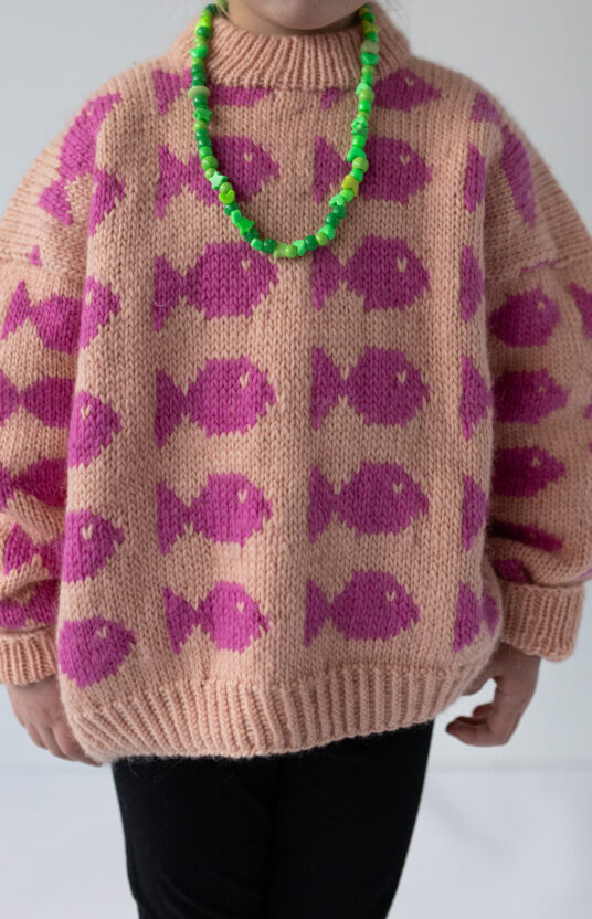 220335-Fishy-sweater-barn-kit-3 - HipKnitShop strikkeoppskrift genser med fish ullgenser fishy barn