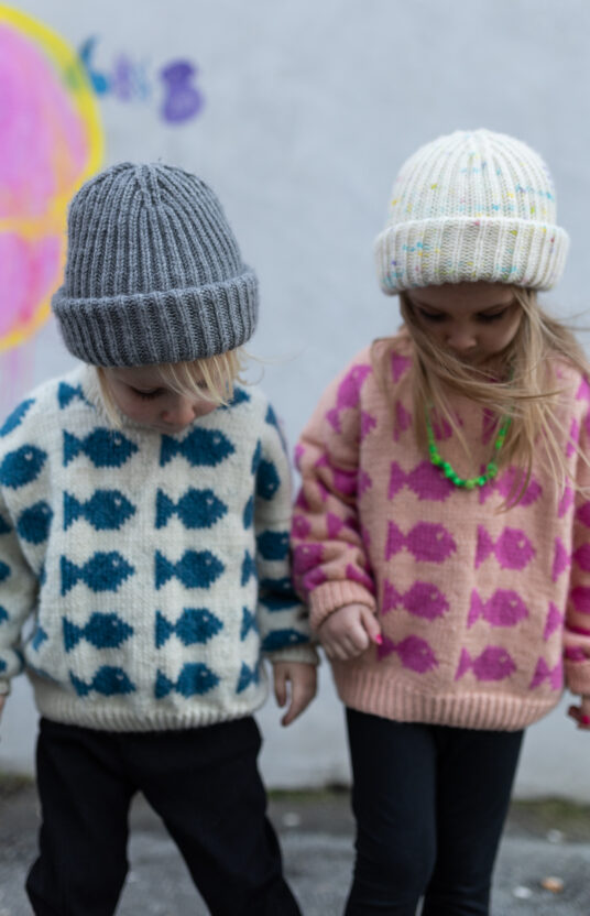 Fishy sweater knitting pattern - HipKnitShop strikkeoppskrift genser med fish ullgenser fishy barn