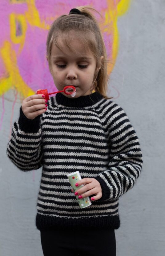 Magic sweater stripe knitting kit