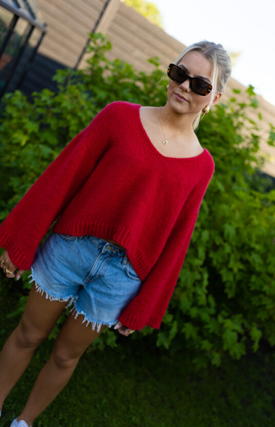 V-neck everyday sweater women's knitting pattern