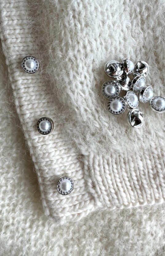 Silver bling button with pearl
