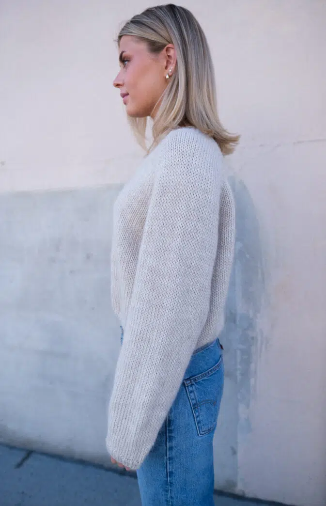 knitting pattern basic v-neck sweater in wool ladies pattern sweater hip wool