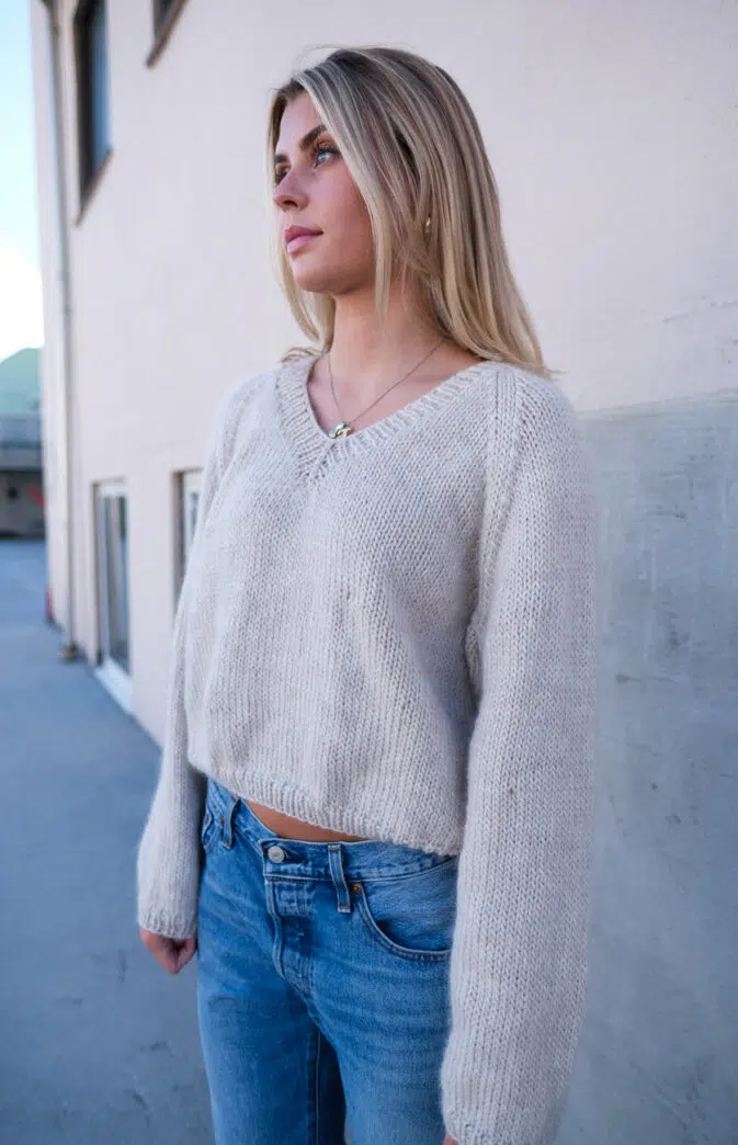 knitting pattern basic v-neck sweater in wool ladies pattern sweater hip wool