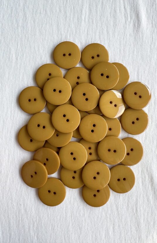 Caramel plastic button large