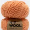 garn lys orange farge. pudderpiken strikk garn. Ullgarn ren ull nettbutikk garn og strikk inspirasjon strikkeprosjekt