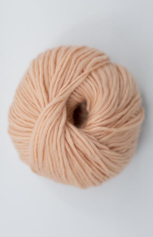 Light peach-colored wool yarn. Colorful yarn online store and knitting yarn in many colors. Knitting inspiration: Hip Wool