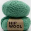 mellomgrønn garn. Ullgarn for strikk på tykke pinner. ren ull kløfri ull støvet lys grønn farge hip wool