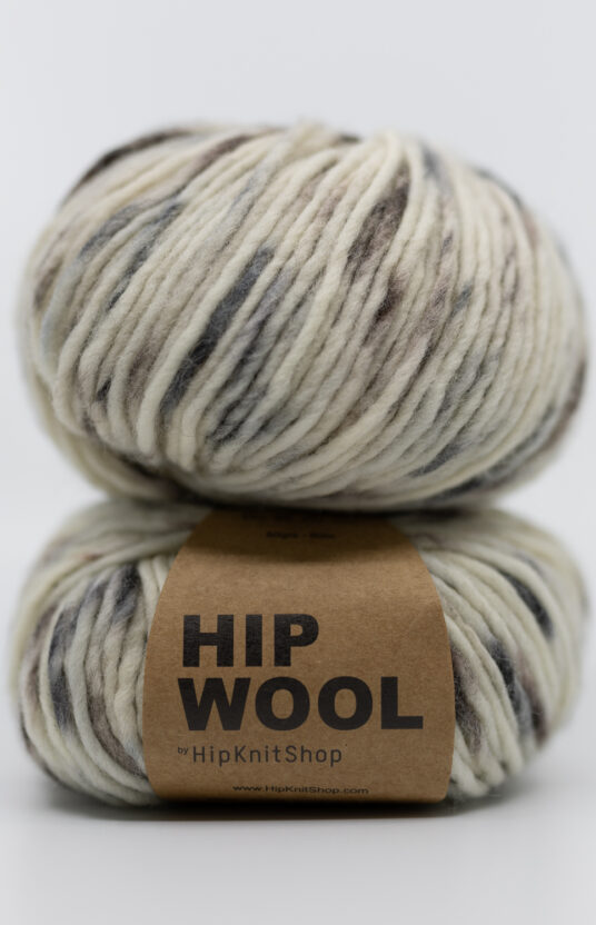 Hand-dyed thick natural yarn with splashes of brown and black. Hand-dyed wool yarn Hip Wool Mocca Ice Cream