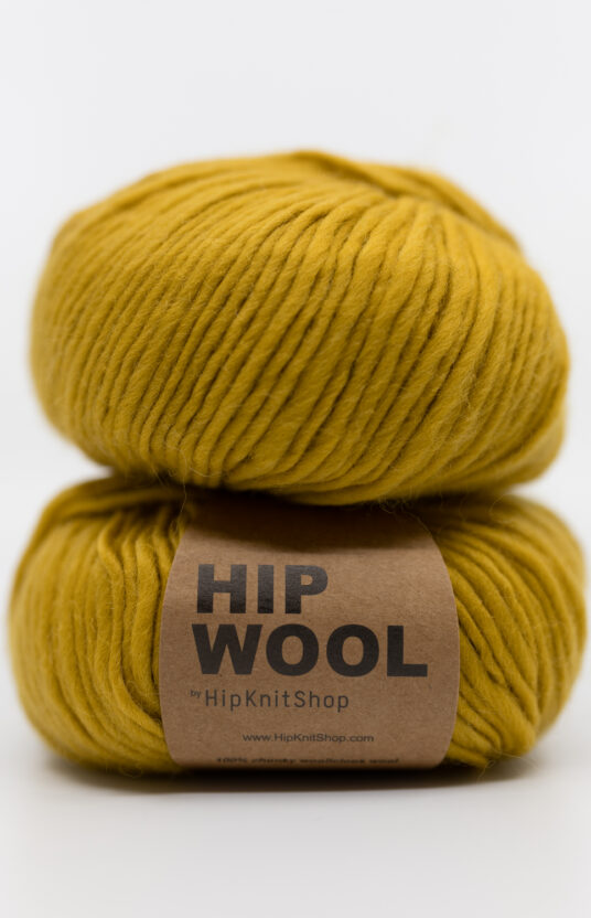 Ochre-colored hip wool yarn, pure wool yarn for thick needles, autumn colors inspiration. Yarn with colors online store, yarn and knitting patterns.