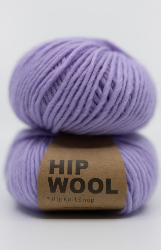 Light lilac yarn. Wool yarn for knitting with thick needles. Pure wool, non-itchy wool, lavender yarn, hip wool