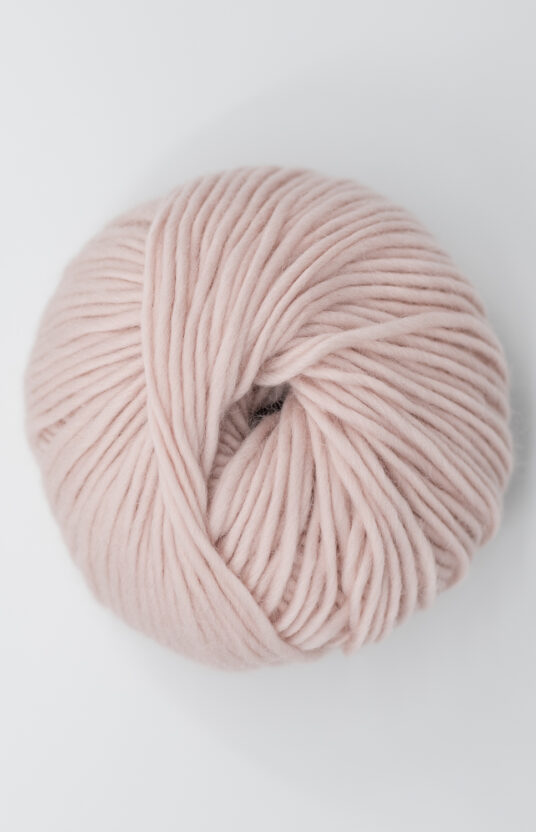 Dusty pink yarn. Colorful yarn for knitting with needles 5-8 mm. Online shop pastel yarn