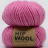 rosa tykt garn. Fargerikt garn til strikk på tykke pinner. Knall rosa Hip Wool nettbutikk