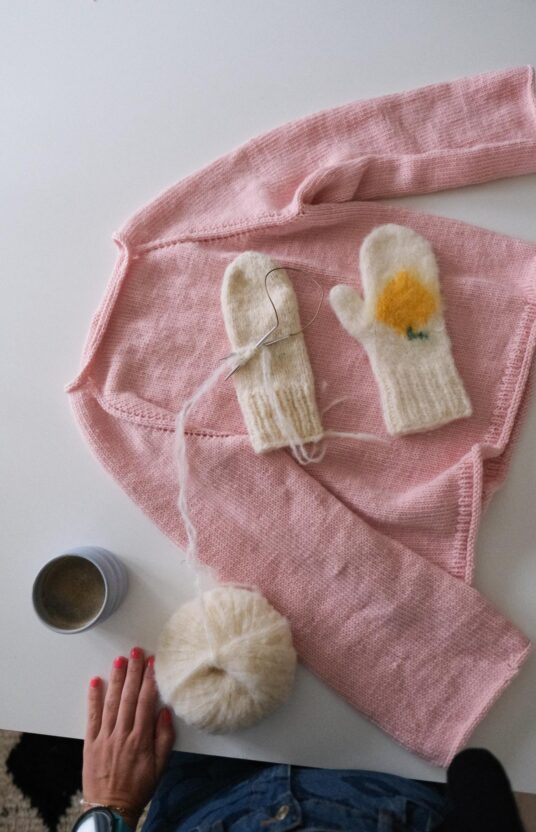 knitting pattern mittens lemon fruit mittens gift knitting inspiration brushed alpaca