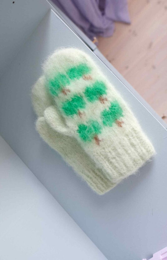knitting mittens with fruit apple mittens pattern knitting pattern