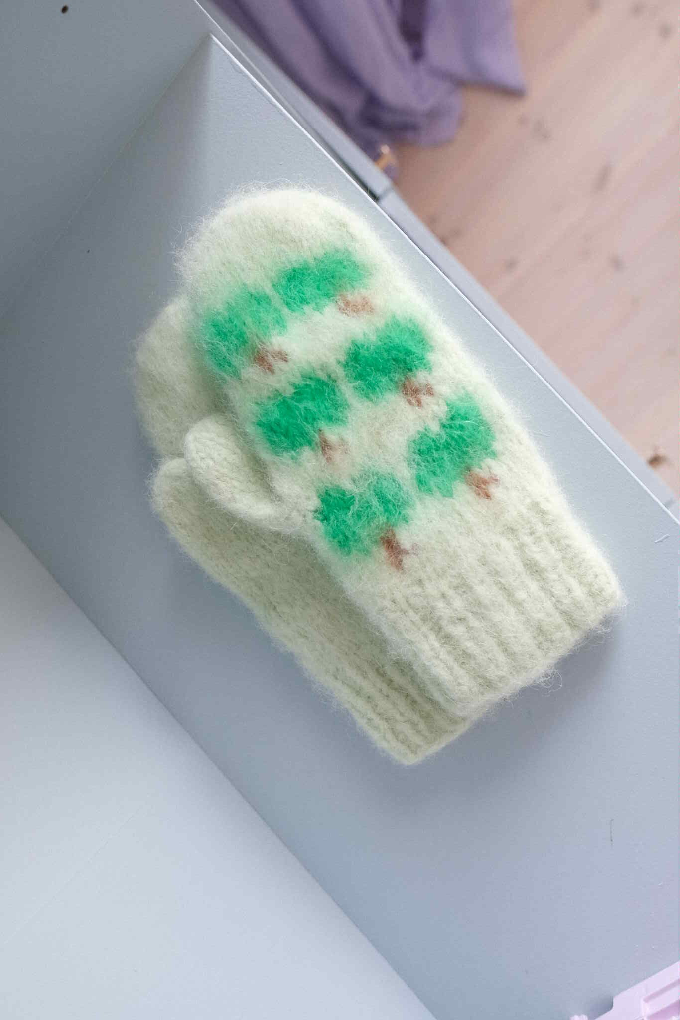Apple Mittens Green Knitting Pattern - HipKnitShop knitting mittens with fruit apple mittens pattern knitting pattern