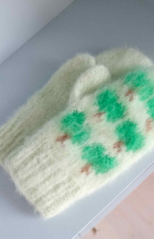knitting mittens with fruit apple mittens pattern knitting pattern