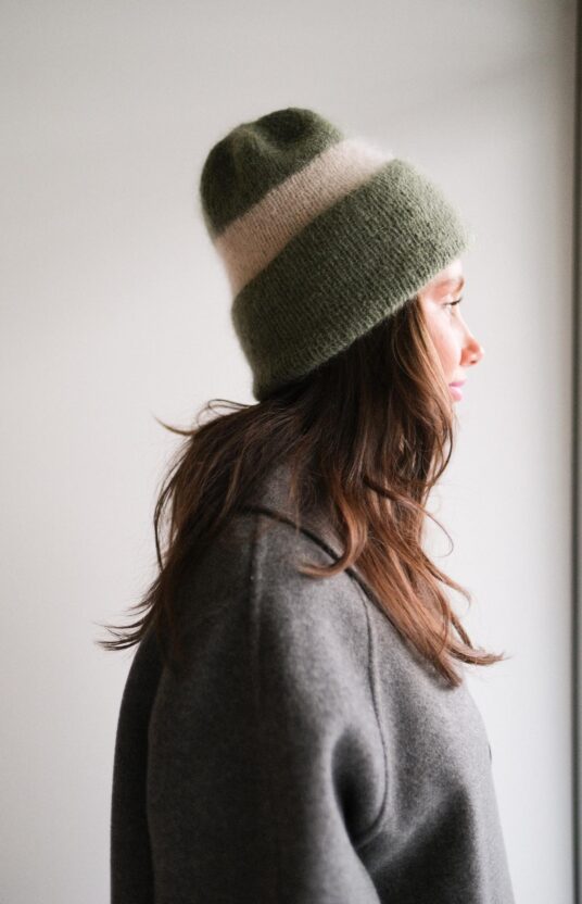 Knitting pattern for a ribbed hat. Simple hat knitting pattern for women and children. Nice mohair hat pattern online store.