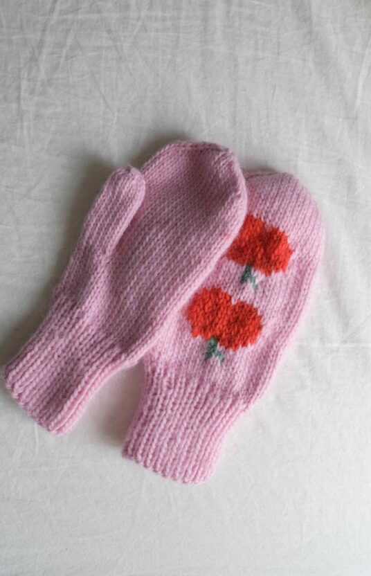 knitting mittens with fruit apple mittens pattern knitting pattern pink mittens with red apples