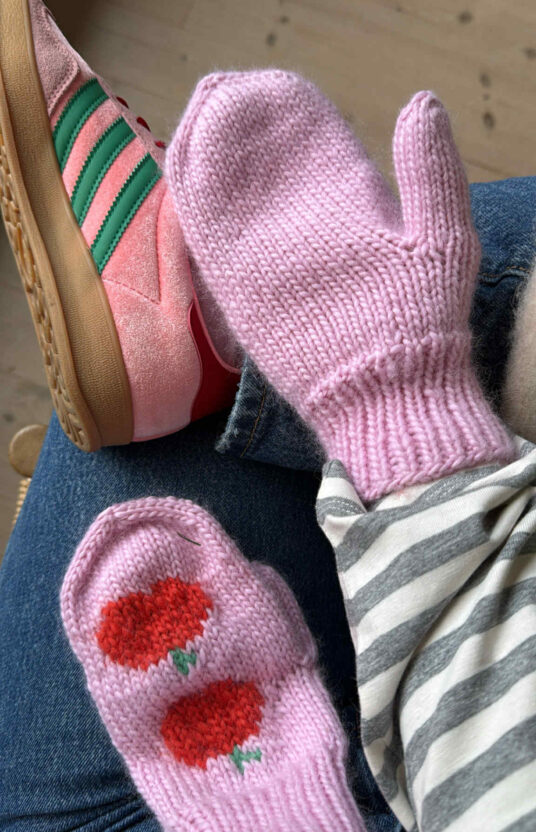 knitting mittens with fruit apple mittens pattern knitting pattern pink mittens with red apples