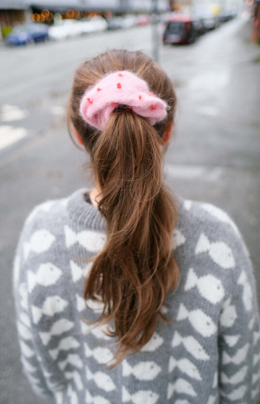 Scrunchie knitting pattern and yarn for women's knitting. Tips for scrap yarn knitting, women's French knot.