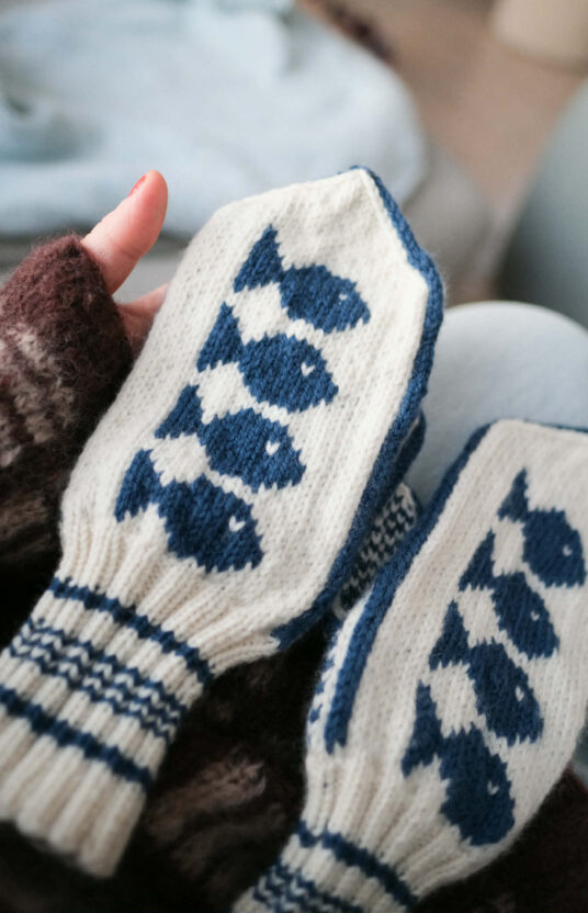 Fisherman mittens knitting pattern, Pattern traditional mittens with fisherman. Selbu mittens inspiration mitten knitting. Knitting pattern mittens for women and men