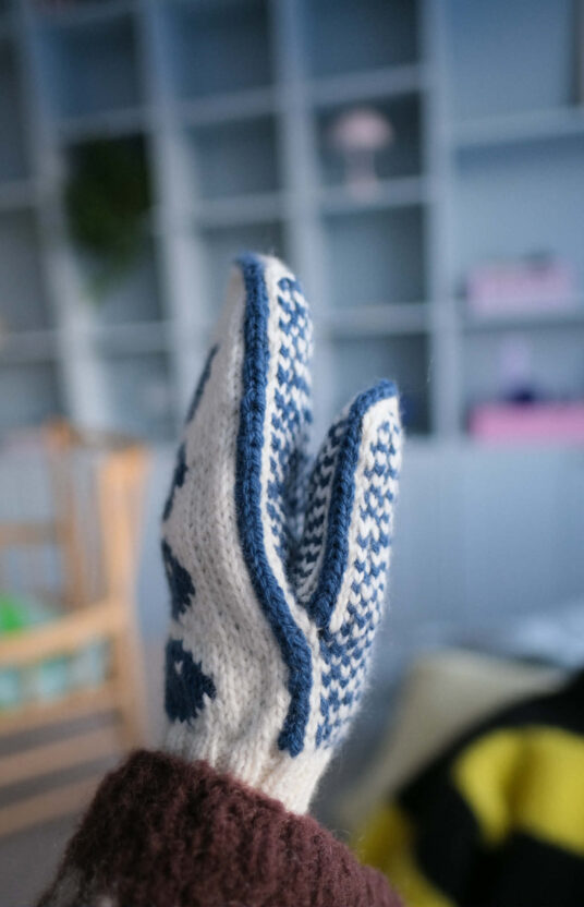 Fisherman mittens knitting pattern, Pattern traditional mittens with fisherman. Selbu mittens inspiration mitten knitting. Knitting pattern mittens for women and men