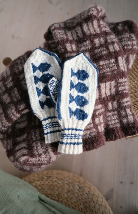 Fisherman mittens knitting pattern, Pattern traditional mittens with fisherman. Selbu mittens inspiration mitten knitting. Knitting pattern mittens for women and men