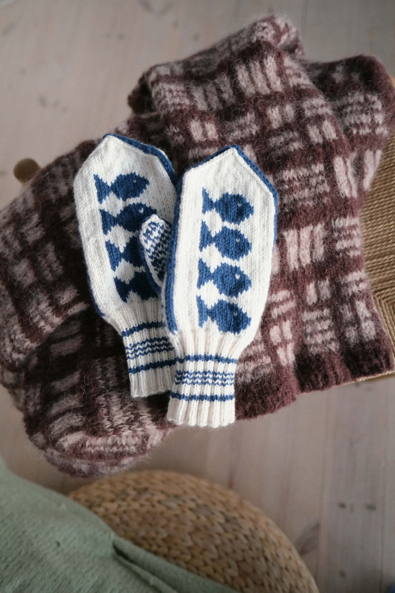 Fisherman mittens knitting pattern - HipKnitShop Fisherman mittens knitting pattern, Pattern traditional mittens with fisherman. Selbu mittens inspiration mitten knitting. Knitting pattern mittens for women and men