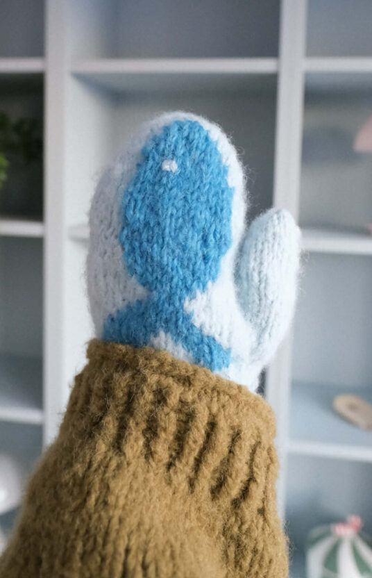 Knitting pattern mittens fish. Cute fish mittens from the ocean, fisherman's mittens knitting pattern.