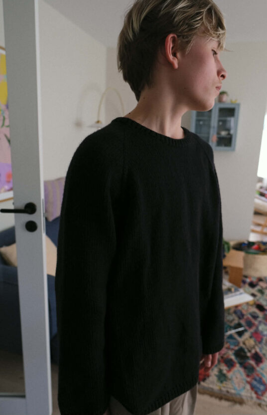 Men's knitted sweater pattern for an angel sweater for men with raglan from top to bottom. Thin men's sweater knitting pattern merino sweater
