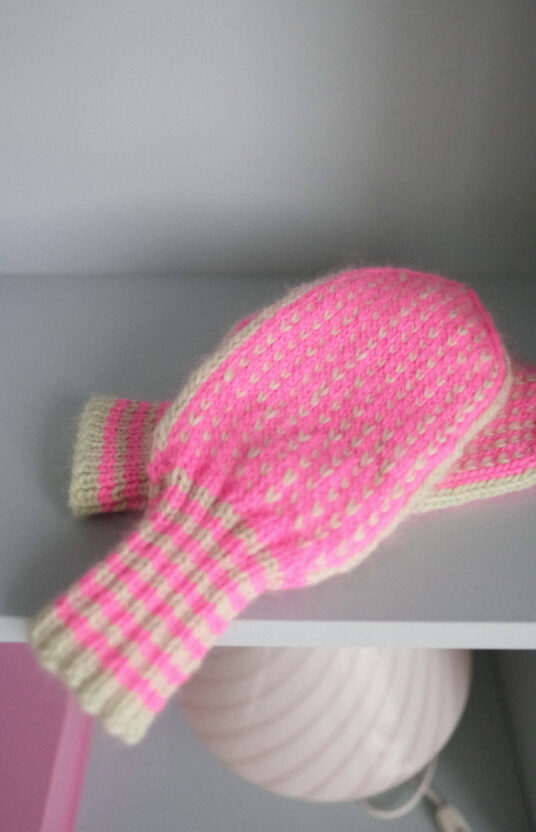 Knitted mittens pattern. Simple wool mittens in traditional style pattern and yarn. Selbu mittens and similar mitten patterns inspiration for mitten knitting. Gift knitting inspiration