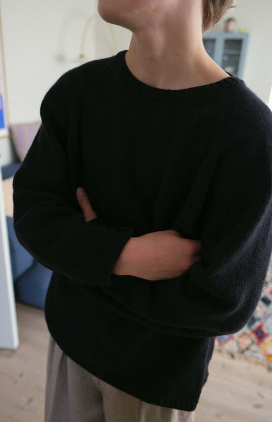 Men's knitted sweater pattern for an angel sweater for men with raglan from top to bottom. Thin men's sweater knitting pattern merino sweater