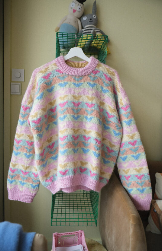 Colorful hiking sweater women knitting pattern. Wool sweater knitted for women. Hiking sweater pattern. Cool knitted sweaters. Colorful knitted sweater pattern and yarn. Women's knitted sweater pattern.