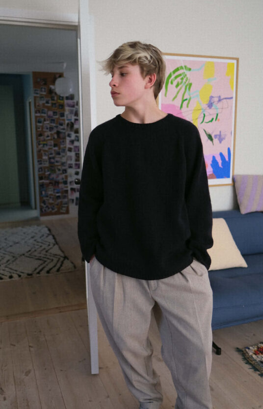 Men's knitted sweater pattern for an angel sweater for men with raglan from top to bottom. Thin men's sweater knitting pattern merino sweater