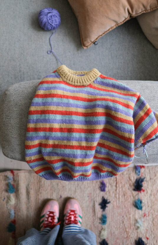 knitting pattern sweater for children with stripes. Sweater knitted from top to bottom. Knit for boy. knit for girl. nice and easy kids sweater pattern. Knitting pattern kids sweater with stripes in merino