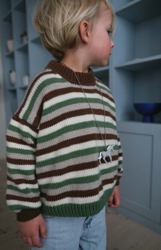 knitting pattern sweater for children with stripes. Sweater knitted from top to bottom. Knit for boy. knit for girl. nice and easy kids sweater pattern. Knitting pattern kids sweater with stripes in merino