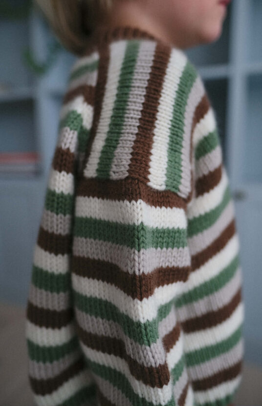 knitting pattern sweater for children with stripes. Sweater knitted from top to bottom. Knit for boy. knit for girl. nice and easy kids sweater pattern. Knitting pattern kids sweater with stripes in merino